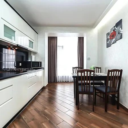 Cozy Apartment On Belvedere Ivano-Frankivsk Exterior photo